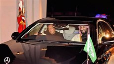 Pákistánský premiér Imran Chán (vlevo) osobn odvezl saúdského korunního prince...