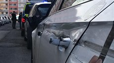 Nákladní auto v Cuínov ulici v Praze pokodilo tináct osobních aut...
