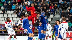 Momentka z juniorské Ligy mistrů UEFA Youth League mezi fotbalisty Olomouce (v...