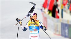 Stina Nilssonová slaví na mistrovství svta v Seefeldu stíbro ve sprintu.