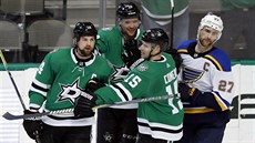 Jamie Benn, Blake Comeau (15) a Radek Faksa (vzadu) slaví gól Dallasu,zklamání...