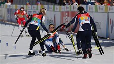 Švédky slaví nečekaný triumf před Norskem v závodu štafet běžkyň na lyžích na...