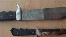 Nože nalezené v náchodském bytě po vybuchlé varně pervitinu (26.2.2019).