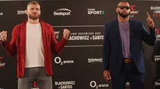 Setkání soupe v MMA Jana Blachowie (vlevo) a Thiaga Santose ped zápasem UFC...