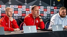 Miroslav Stoch  (vlevo), trenér Jindich Trpiovský (uprosted) a editel...