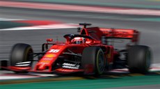 Charles Leclerc p�i testech v Barcelom�.