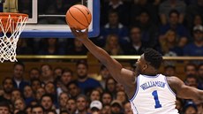 Zion Williamson z Duke tlaí mí do koe North Carolina State.