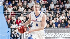 eský basketbalový reprezentant Tomá Vyoral v zápase s Francií