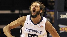 Joakim Noah z Memphisu se raduje.