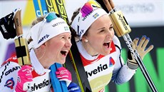védské bkyn na lyích Stina Nilssonová a Maja Dahlqvistová slaví triumf ve...