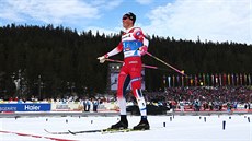 Norský běžec na lyžích Johannes Hösflot Klaebo v cíli sprintu dvojic na MS v...