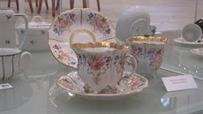 Výstava Z formy na st�l v Muzeu Náchodska p�edstavuje porcelán i jeho výrobu.