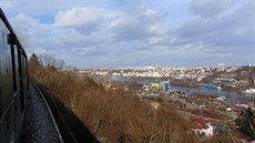 Vlak spole�nosti Zababa � V�topna Zl�chov stoup� Pra�sk�m Semmeringem k...