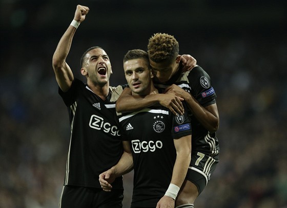 T�I MU�KETÝ�I. Hakím Zijach (vlevo), Du�an Tadi� (uprost�ed) a David Neres -...