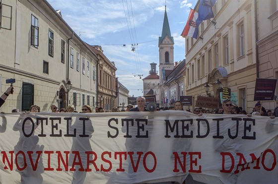 Chorvattí novinái protestovali v ulicích Záhebu. Mimo jiného ádali záruky...