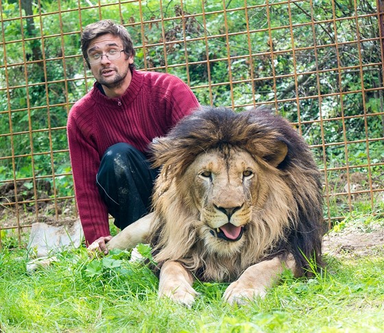 Michal Práek chová ve Zdchov krom lvice i lva Fujiho (na snímku).