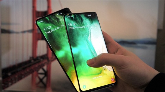 Samsung pedstavil trojici Galaxy S10 na tiskové konferenci v San Francisku. Na...