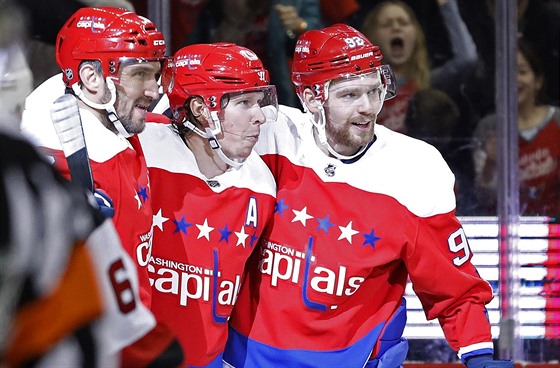 Trio vldc ve Washington Capitals. tonci Alexandr Ovekin (zleva), Nicklas...