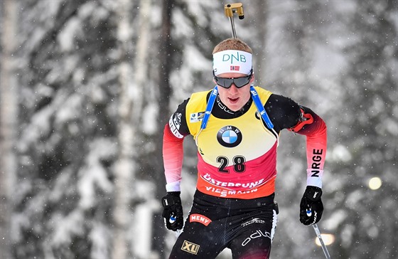 Biatlonista Johannes Bö z Norska ve sprintu na deset kilometr ve védském...