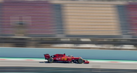 Sebastian Vettel na testech v Barcelon.