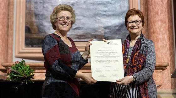 Ingeborg Fialová (vlevo) z Centra judaistických studií olomoucké Univerzity...