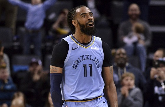 Mike Conley z Memphisu se hecuje.