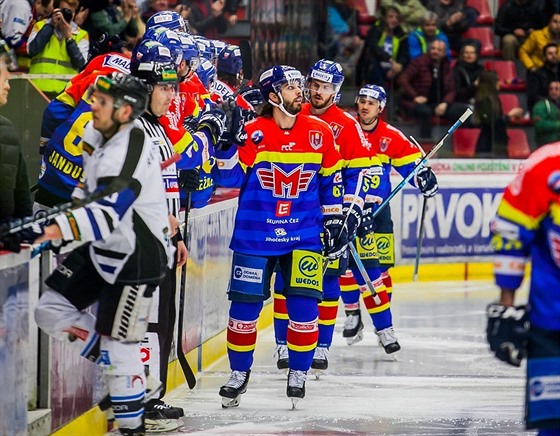 Gólová radost hokejist eských Budjovic v utkání s Havíovem.