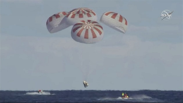 Audit NASA ukázal, že lety s posádkou soukromníci nestihnou. Pomohou Sojuzy