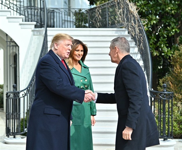 Politico: Odporem ke korespondenční volbě převzala česká opozice Trumpovu taktiku