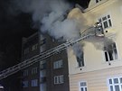 Krátce po plnoci vyjídly hasii k poáru bytu na Praze 10 (3. bezna 2019).