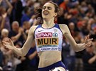 Vyerpaná Laura Muirová z Velké Británie dobíhá do cíle závodu na 3000 metr na...