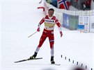 Johannes Hoesflot Klaebo finiuje zlatou norskou tafetu v závod na 4x10...