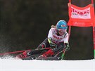 Amerianka Mikaela Shiffrinová na trati prvního kola obího slalomu ve...