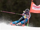 védka Frida Hansdotterová na trati prvního kola obího slalomu ve pindlerov...