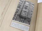 Pohled z Kolínské ulice na okna pokoje Marty Kubiové. Ve druhém poschodí, ve...