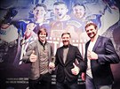 Re�is�r Tom� Ko�a��k s brn�nsk�mi hokejisty Alexandrem Malletem (vlevo) a...