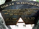 Pamtnk Oskara Schindlera ped jeho rodnm domem