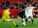 Francouzský útoník Wissam Ben Yedder z FC Sevilla v jedné z mnoha ancí v...