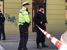 V Kamenické ulici na Letné museli policisté stílet. Mu ped nimi ujídl v...