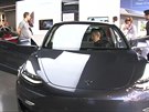 Model 3 je vystavený v showroomu v Kalifornii. Prodávat se bude jen online