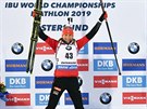 TO JE RADOSTI. Slovenská biatlonistka Anastasia Kuzminová slaví triumf ve...
