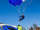 Para�utist� sk�kali v Herl�kovic�ch p�i mistrovstv� sv�ta v paraski z...