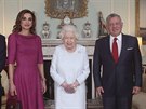 Britská královna Albta II., jordánský král Abdalláh II. a královna Rania...