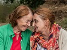 Iva Jan�urov� a Eva Holubov� ve filmu Teroristka (2019)