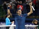 Roger Federer slaví triumf na turnaji v Dubaji, který se stal jeho 100....