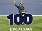 Roger Federer slaví v Dubaji svj 100. titul na okruhu ATP.