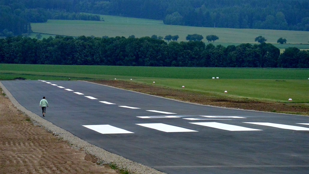 Letiště ve Starém Městě u Moravské Třebové, kde trénuje i pilot Martin Šonka.