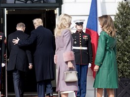 Donald Trump si vede Andreje Babie do Bílého domu, zatímco manelky ekají na...