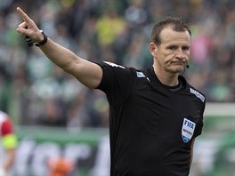 Gól Bohemians neplatil, místo toho nařídil sudí Pavel Královec penaltu pro...