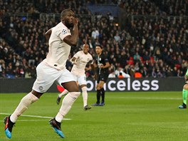 BLESKOV ZSAH. Romelu Lukaku (Manchester United) vystihl rozehrvku PSG a...